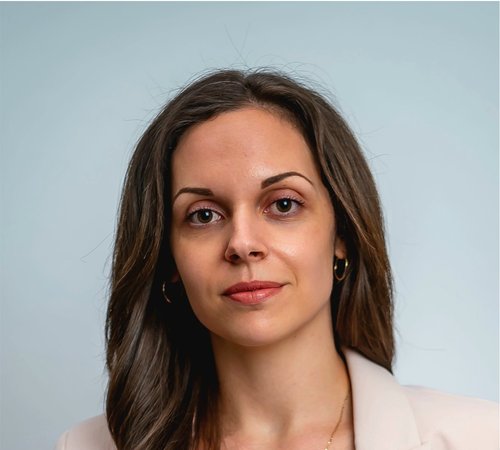 Елена — счетоводител в Леон